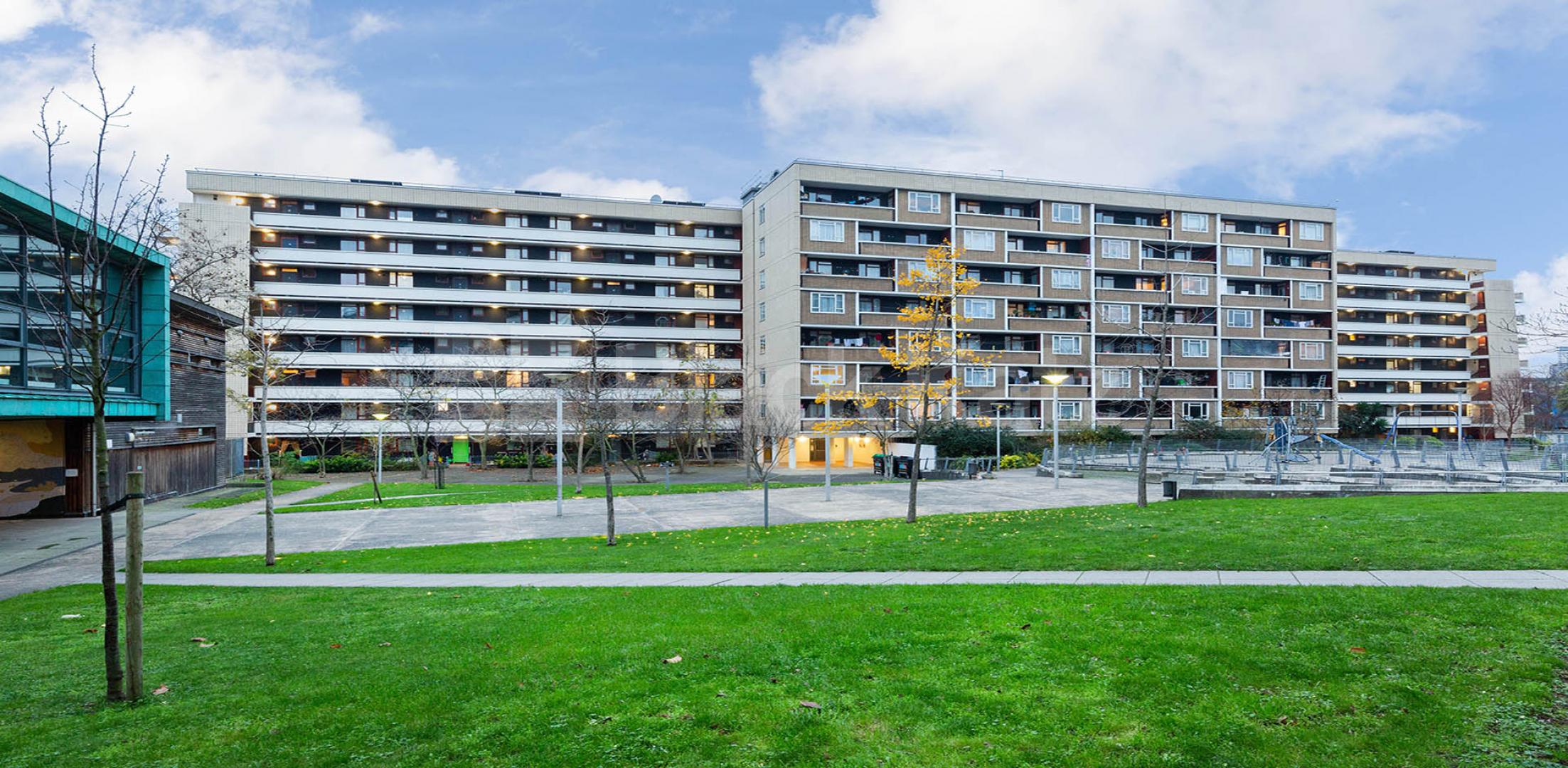 			NEWLY RENOVATED, 3 Bedroom, 1 bath, 1 reception Apartment			 Collier Street, KINGS CROSS / ISLINGTON